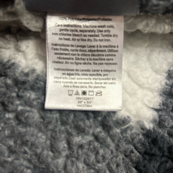 Berkshire Blanket & Home Co. Sherpa Buffalo Plaid Cape Wrap NWT - Picture 9 of 10